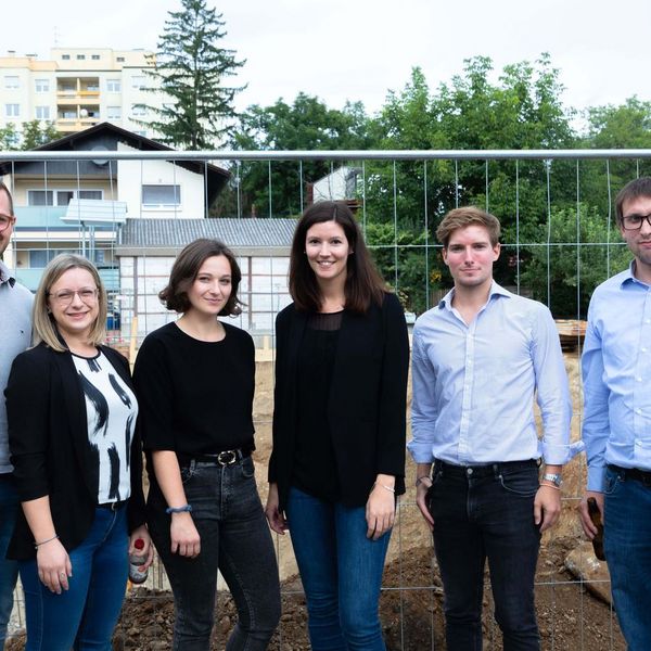 ein_grundstein_fuer_stadt_land_kuss_grundsteinlegung_feier