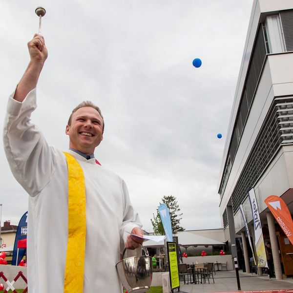 closing_a_gap_dionysius_neighborhood_center_weidfeld_spring_festival