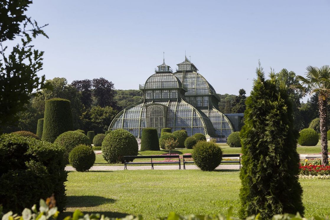 vorstadt_schoene_umgebung_schloss_schoenbrunn_palmenhaus