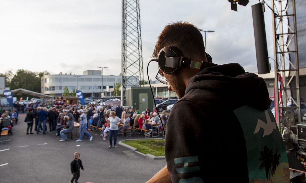 sun_a_blessing_and_rock_n_roll_dionysius_neighborhood_center_weidfeld_spring_festival_celebration