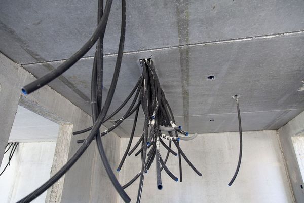 das_dach_ist_drauf_in_der_1_reihe_wienerwald_dachgleiche_baufortschritt