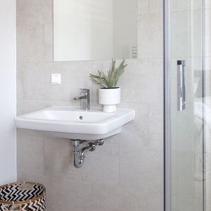 uebergabe_5_monate_frueher_als_geplant_wohnen_in_st_gotthart_fertigstellung_badezimmer