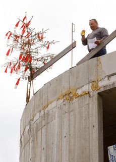 gleichenfeier_im_stz_weidfeld_baufortschritt_baustelle