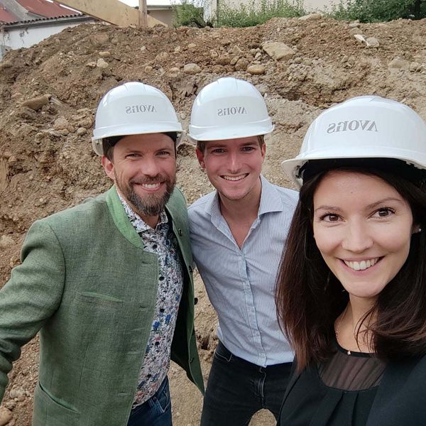 ein_grundstein_fuer_stadt_land_kuss_grundsteinlegung_feier