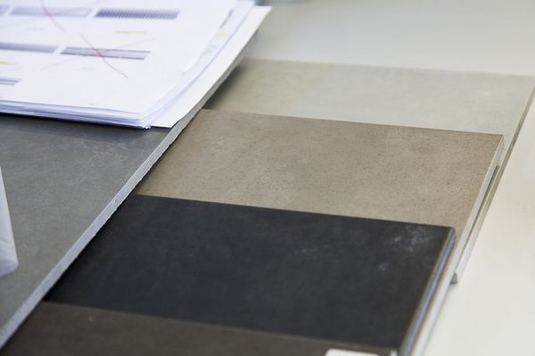 das_dach_ist_drauf_in_der_1_reihe_wienerwald_dachgleiche_baufortschritt