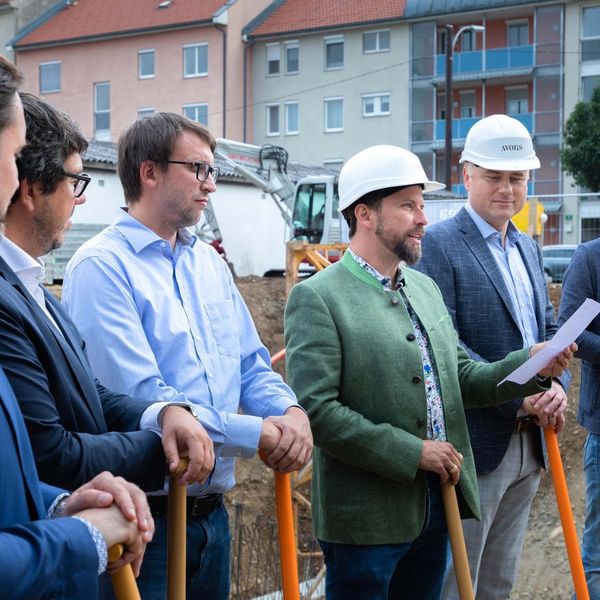 ein_grundstein_fuer_stadt_land_kuss_grundsteinlegung_feier