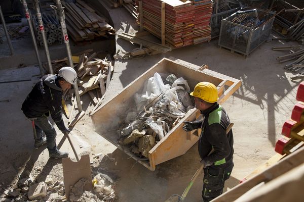 von_fliegenden_waenden_spruehenden_funken_st_gotthard_baustelle_baufortschritt