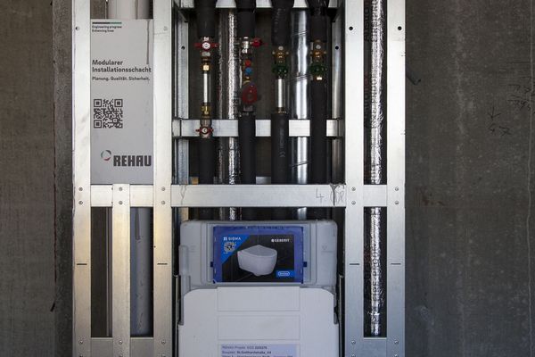 von_fliegenden_waenden_spruehenden_funken_st_gotthard_baustelle_baufortschritt