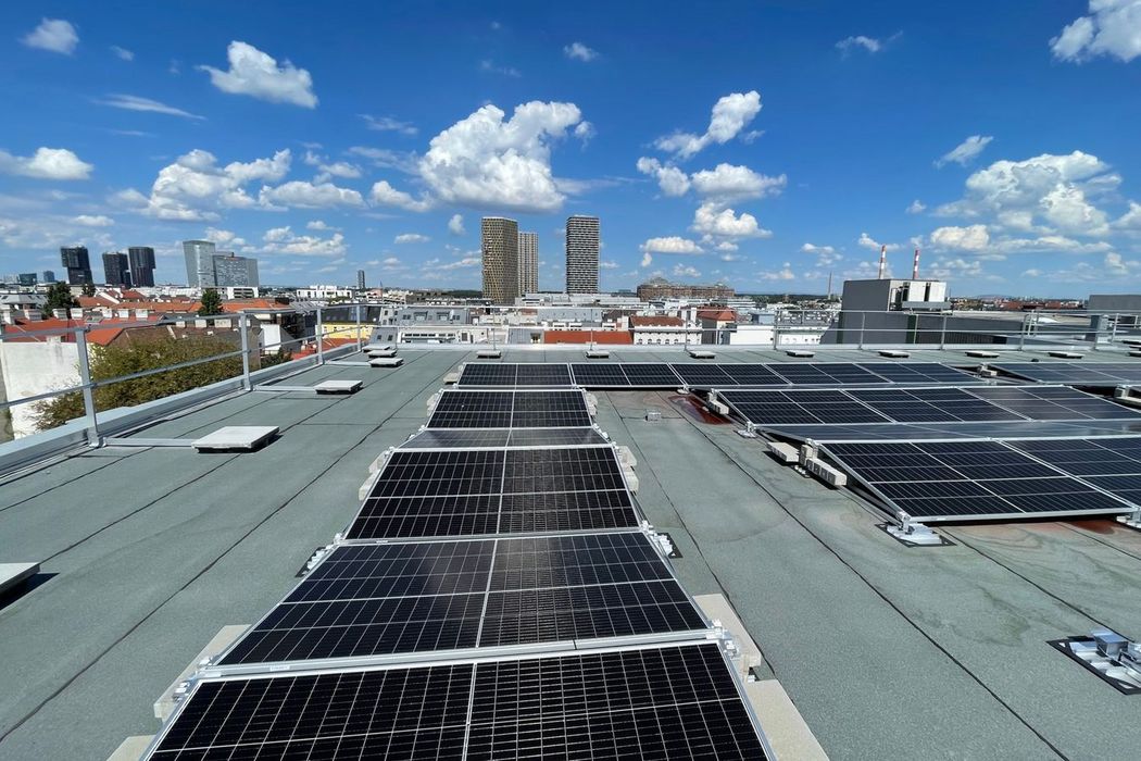 volle_sonnen_energie_voraus_dock_27_photovoltaik_anlage