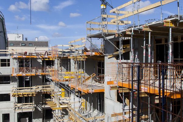 von_fliegenden_waenden_spruehenden_funken_st_gotthard_baustelle_baufortschritt