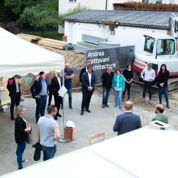 ein_grundstein_fuer_stadt_land_kuss_grundsteinlegung_feier