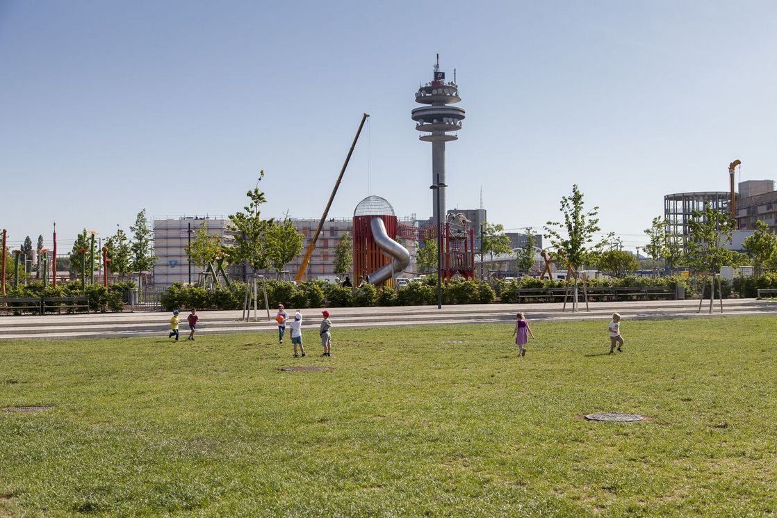 gmischter_block_umgebung_spielplatz_kinder