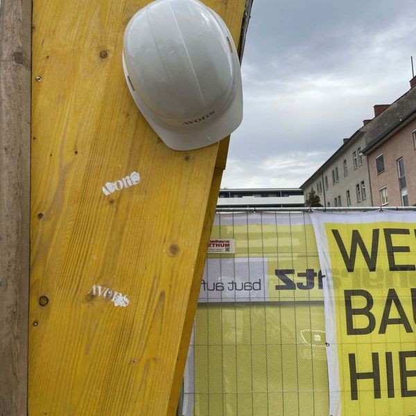 ein_grundstein_fuer_stadt_land_kuss_grundsteinlegung_feier