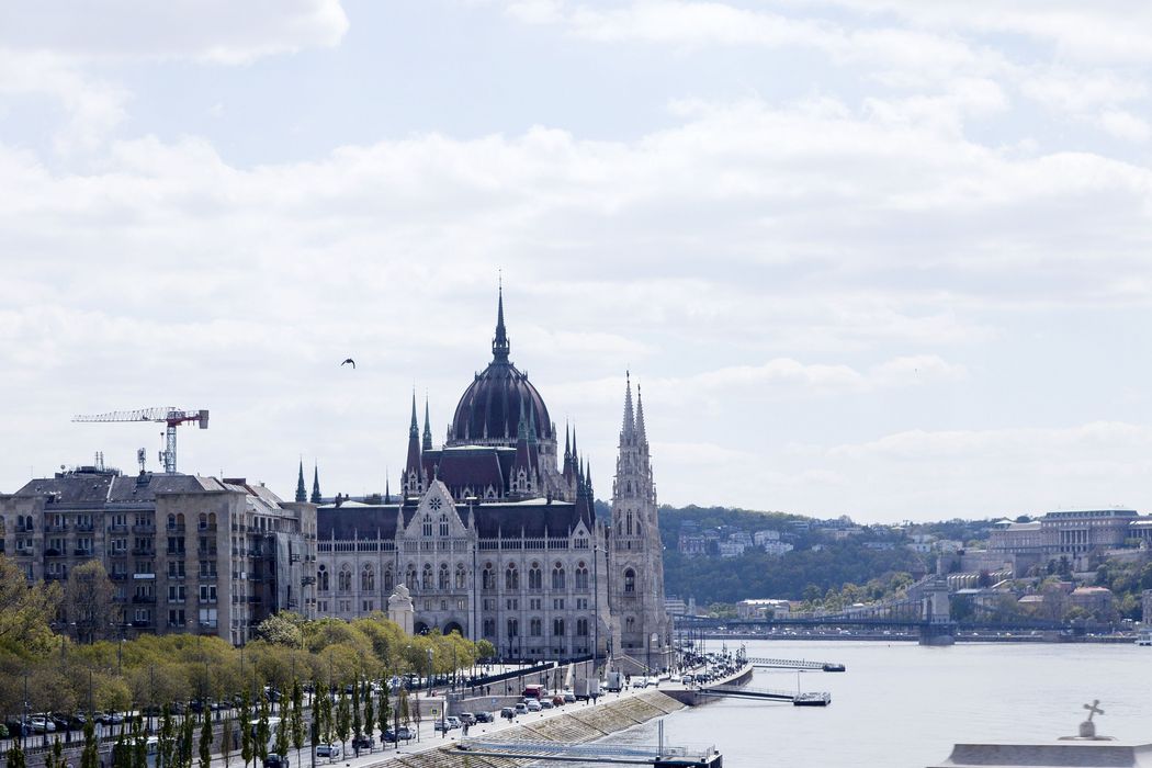 budapest_calling_rooftops_and_other_places_building_coming_home