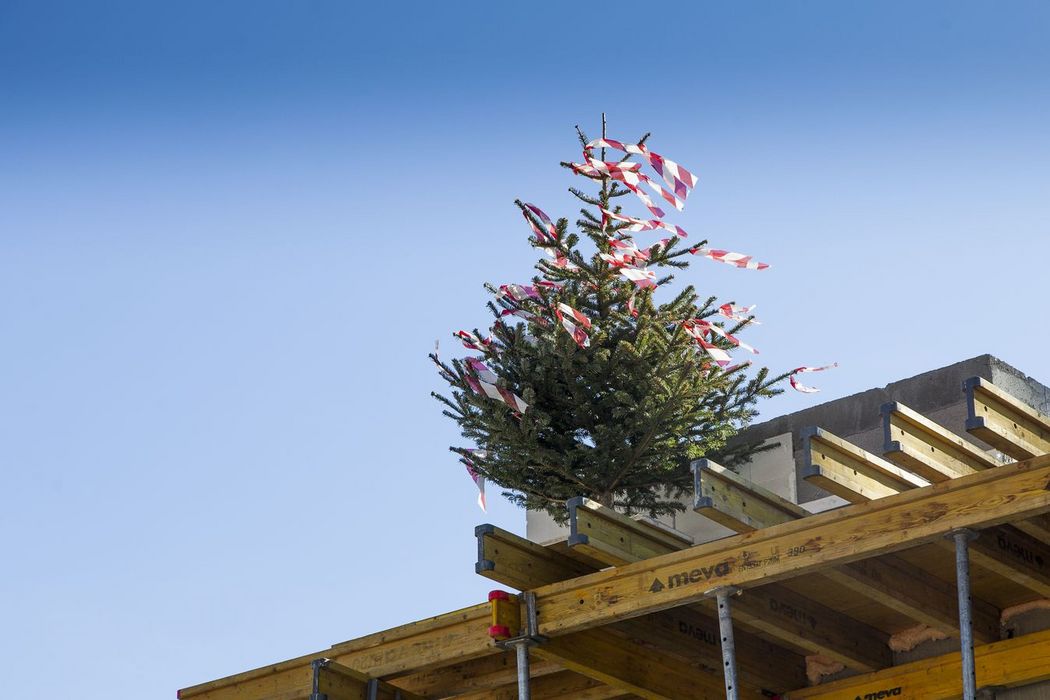 the_roof_is_up_at_wienerwald_view_building_coming_home