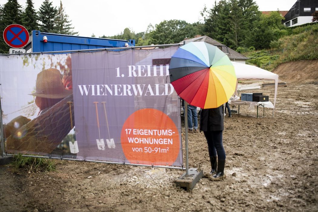 hoch_die_spaten_in_der_1_reihe_wienerwald_building_coming_home