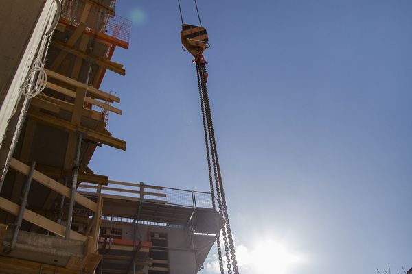 von_fliegenden_waenden_spruehenden_funken_st_gotthard_baustelle_baufortschritt