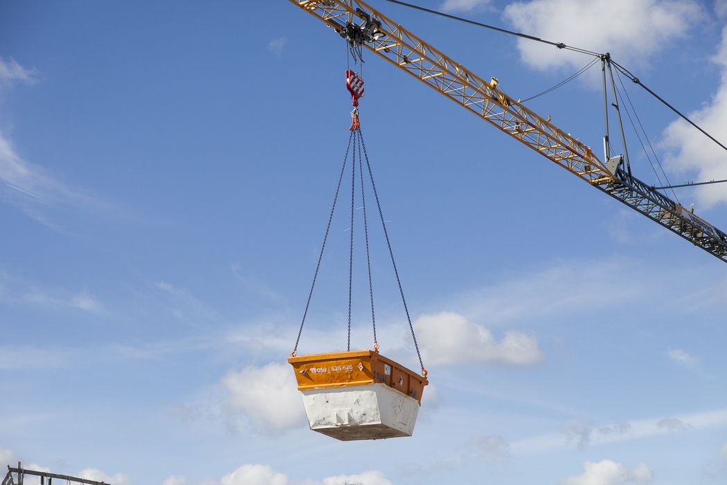 dangling_walls_flying_sparks_building_coming_home_living_in_st_gotthard