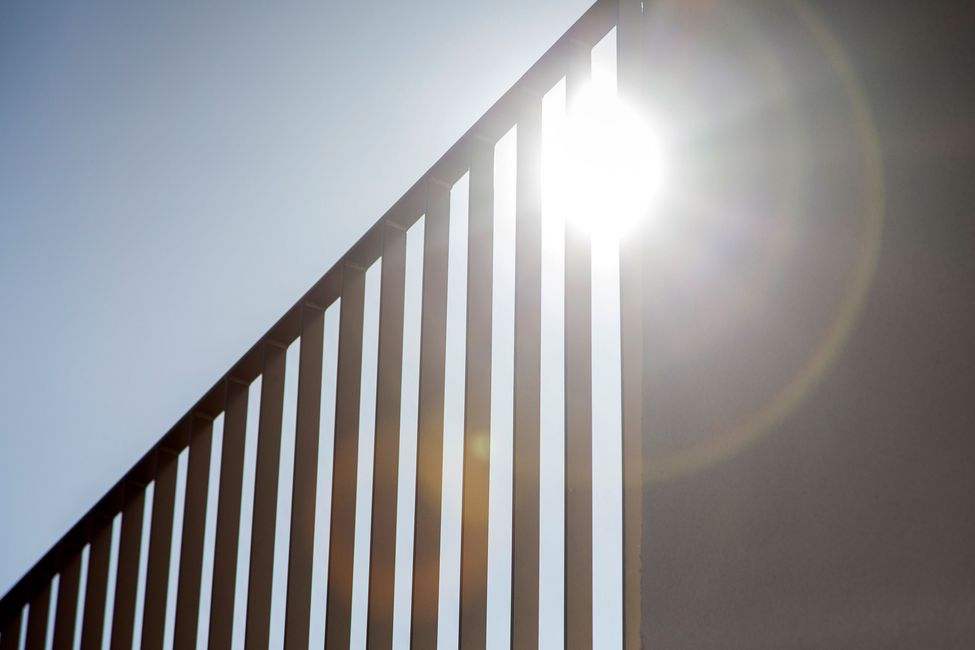 Terrassengeländer mit Sonne