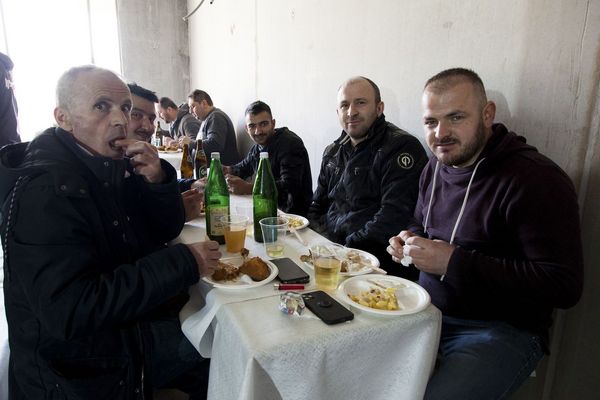 das_dach_ist_drauf_in_der_1_reihe_wienerwald_dachgleiche_gleichenfeier