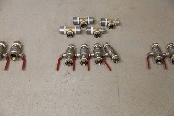 das_dach_ist_drauf_in_der_1_reihe_wienerwald_dachgleiche_baufortschritt