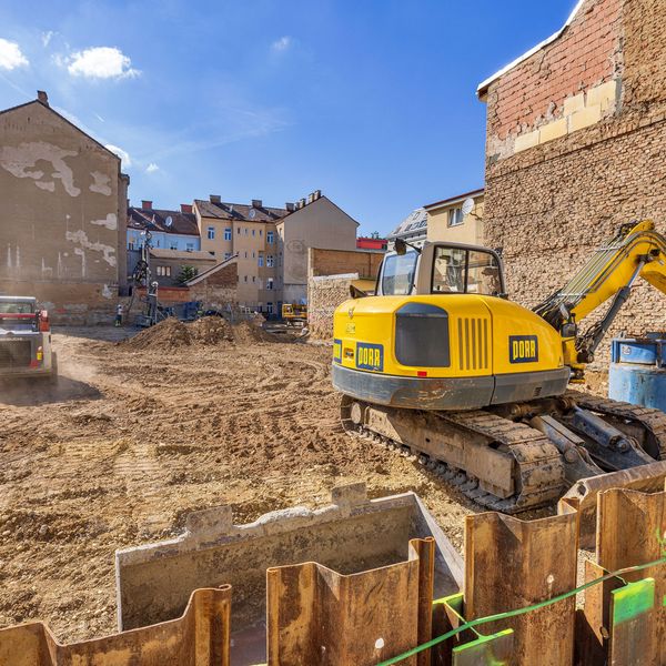 nachhaltigkeit_durch_gemischte_nutzung_gmischter_block_abriss_baustelle