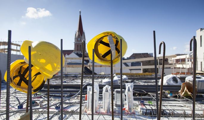 dangling_walls_flying_sparks_living_in_st_gotthard_construction_progress