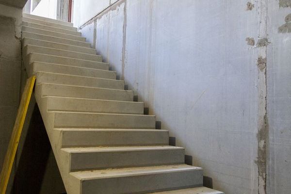 das_dach_ist_drauf_in_der_1_reihe_wienerwald_dachgleiche_baufortschritt